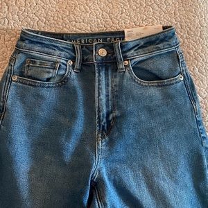 NEW American Eagle Mom Jeans Medium Wash